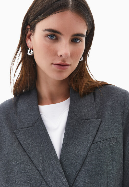 Düğmeli Ceket ve Wide-Leg Pantolon Kombini