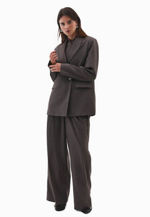 Düğmeli Ceket ve Yüksek Bel Pantolon Kombini