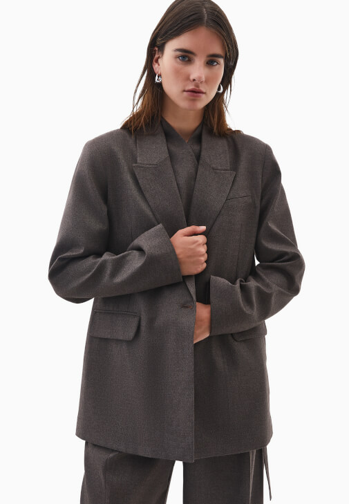 Düğmeli Ceket ve Yüksek Bel Pantolon Kombini