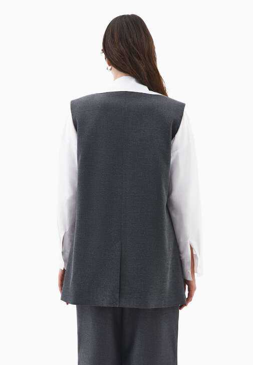 V Yaka Yelek ve Wide-Leg Pantolon Kombini