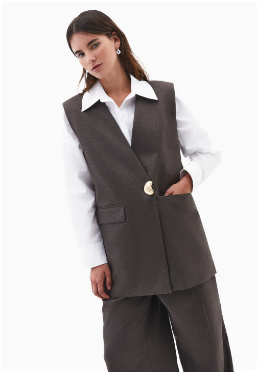 V Yaka Yelek ve Yüksek Bel Pantolon Kombini