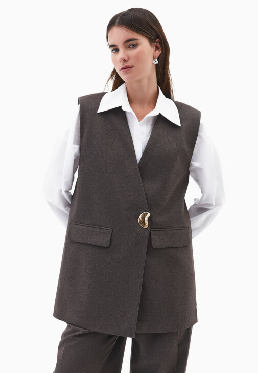 V Yaka Yelek ve Yüksek Bel Pantolon Kombini