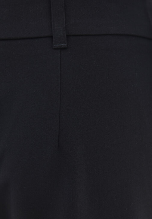 Straight-Fit Kumaş Pantolon ve Ajurlu Atlet Kombini