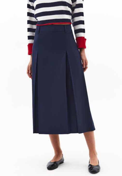 Uzun Etek ve Çizgili Kazak Kombini