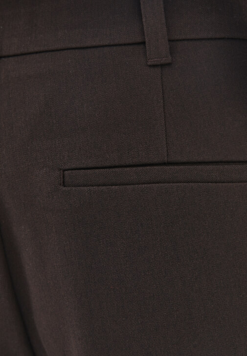 Wide-Leg Pantolon ve Kazak Kombini