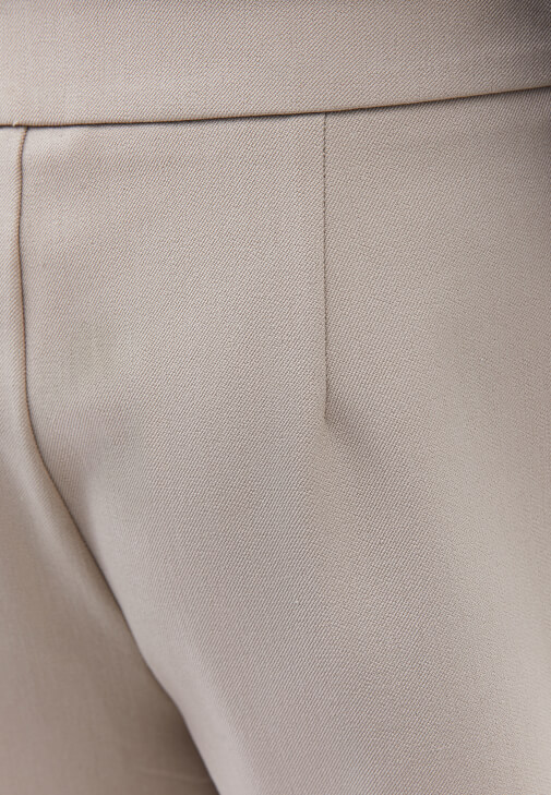 Şort Etek ve Oversize Kaban Kombini