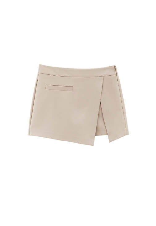 Şort Etek ve Oversize Kaban Kombini