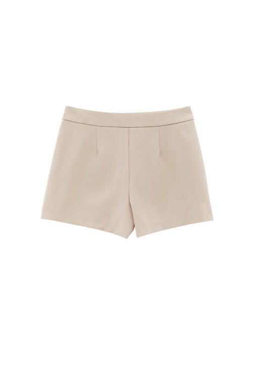 Şort Etek ve Oversize Kaban Kombini