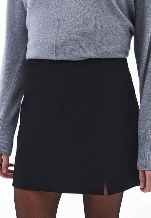 Şort Etek ve Süet Bomber Ceket Kombini