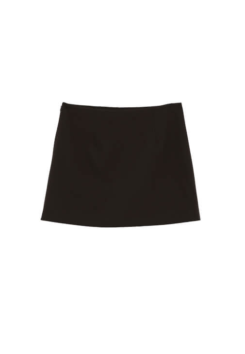 Mini Şort Etek ve V Yaka Kazak Kombini