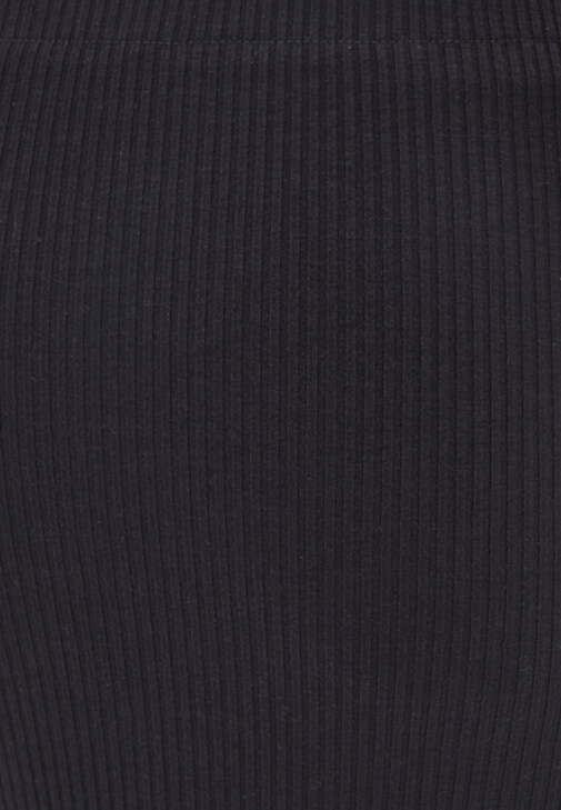 Yırtmaçlı Etek ve Crop Hırka Kombini