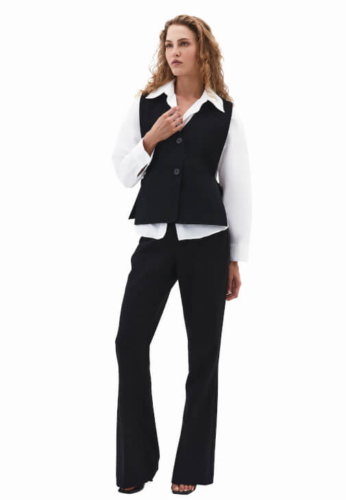 Toka Detaylı Yelek ve Pantolon Kombini