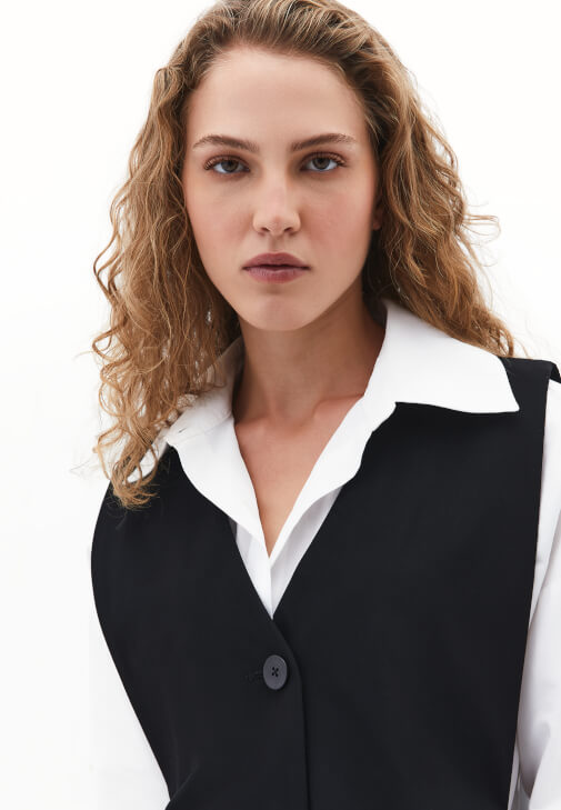 Toka Detaylı Yelek ve Pantolon Kombini