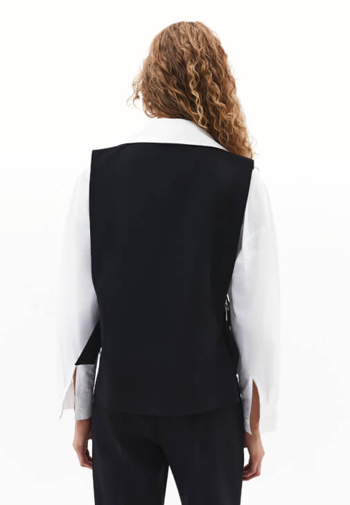 Toka Detaylı Yelek ve Pantolon Kombini