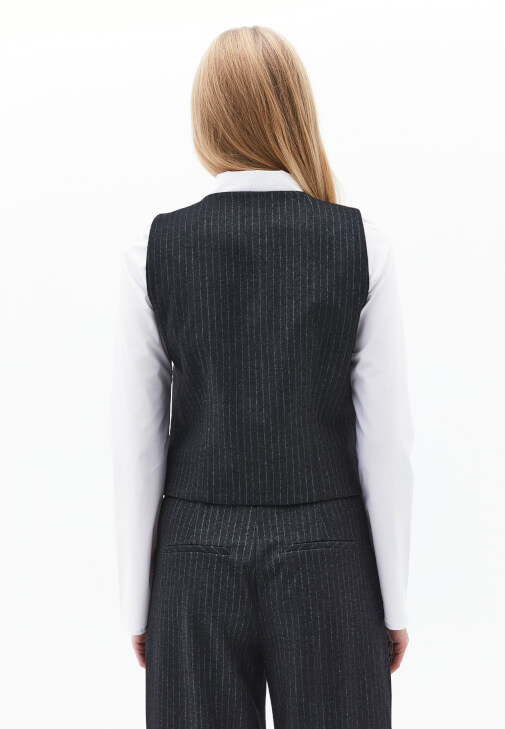 Çizgili Yelek ve Çizgili Pantolon Kombini