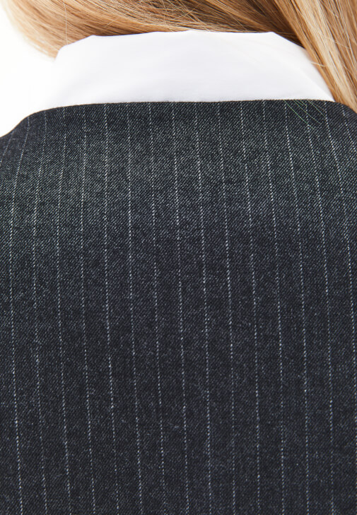 Çizgili Yelek ve Çizgili Pantolon Kombini