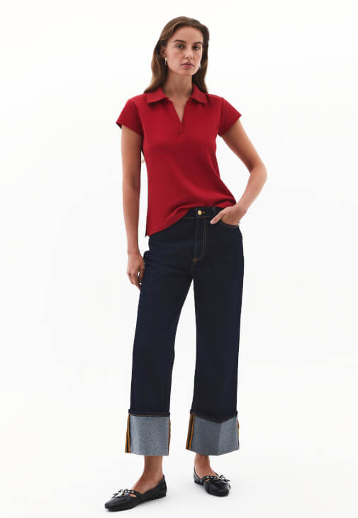 Polo Yaka Tişört ve Denim Bol Paça Pantolon Kombini