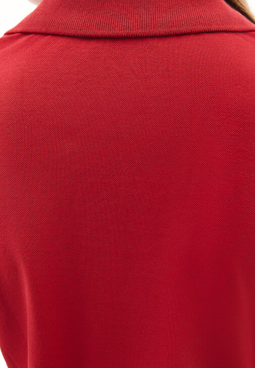 Polo Yaka Tişört ve Denim Bol Paça Pantolon Kombini