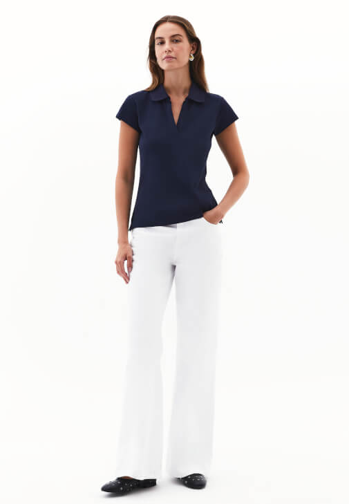 Polo Yaka Tişört ve Wide-Leg Denim Kombini