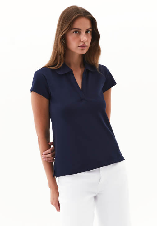 Polo Yaka Tişört ve Wide-Leg Denim Kombini