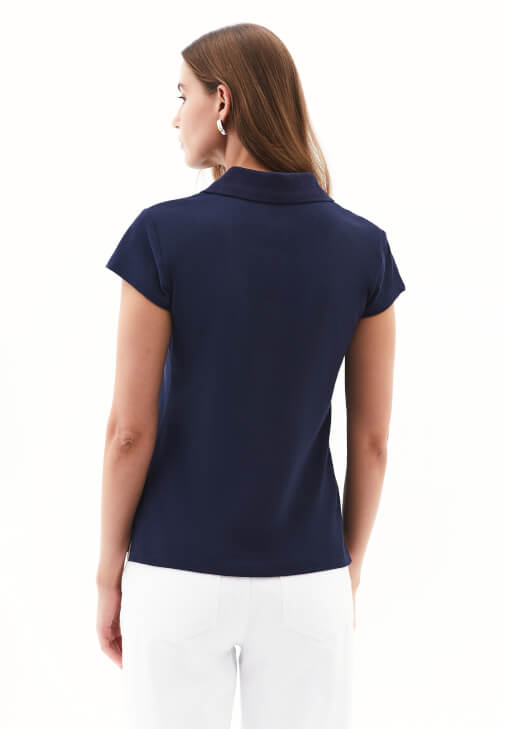 Polo Yaka Tişört ve Wide-Leg Denim Kombini