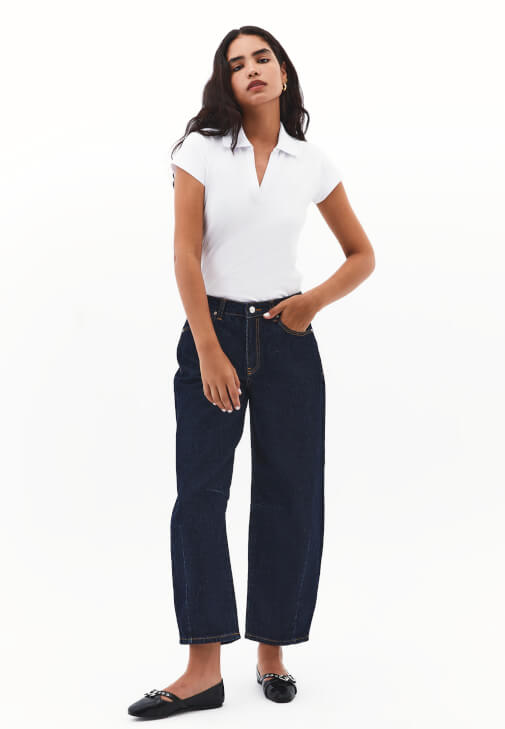 Polo Yaka Tişört ve Yüksek Bel Denim Kombini