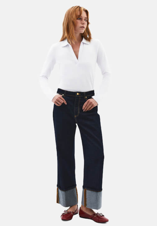 Polo Yaka Tişört ve Düşük Bel Denim Kombini