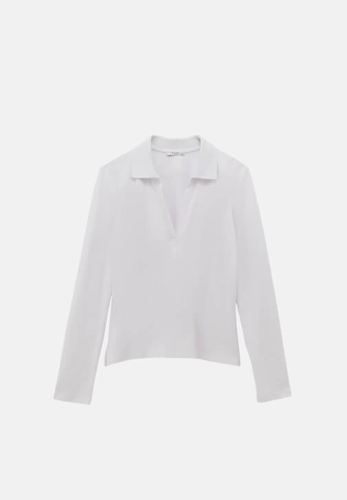 Polo Yaka Tişört ve Düşük Bel Denim Kombini