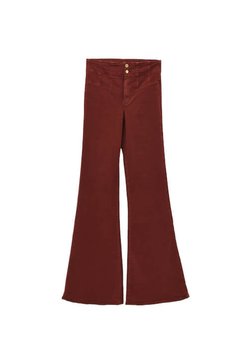 Flare Pantolon ve Çıtçıt Detaylı Tişört Kombini