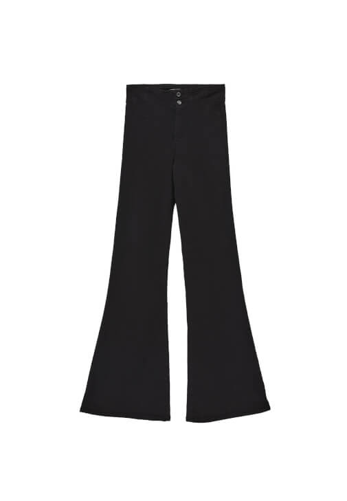 Flare Pantolon ve Çıtçıtlı Tişört Kombini