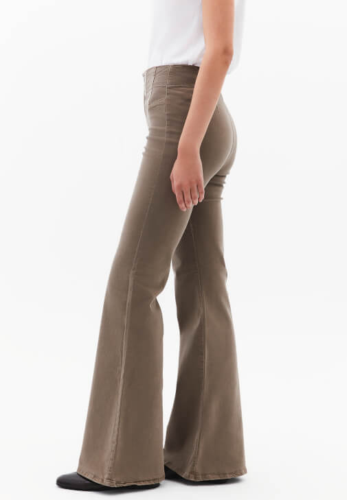 Flare Tencel Pantolon ve Tişört Kombini