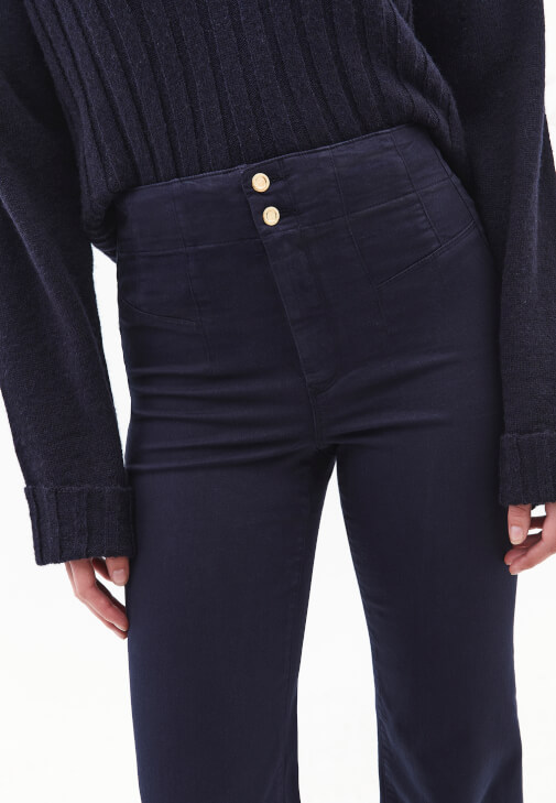 Flare Pantolon ve Bomber Ceket Kombini