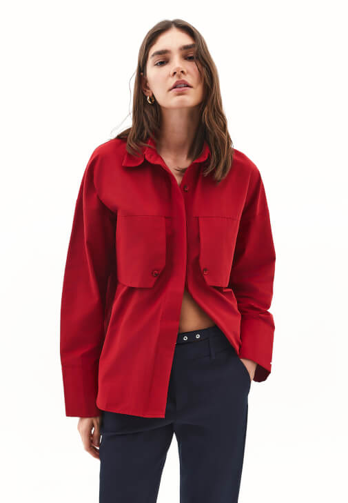 Cepli Oversize Gömlek ve Flare Pantolon Kombini