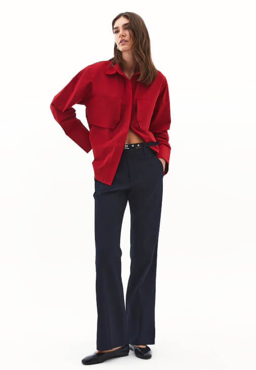 Cepli Oversize Gömlek ve Flare Pantolon Kombini