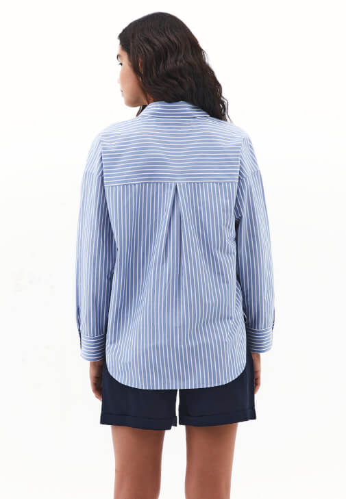 Poplin Gömlek ve Keten Karışımlı Şort Kombini