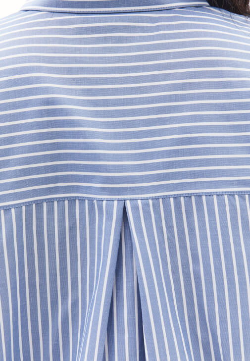 Poplin Gömlek ve Keten Karışımlı Şort Kombini