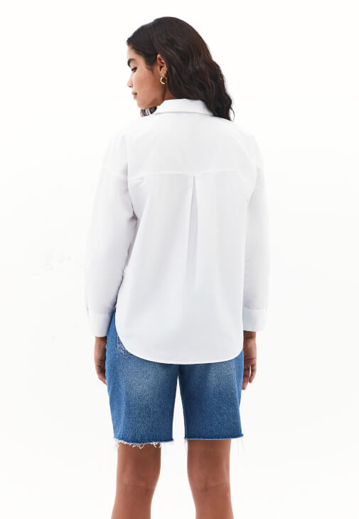 Loose-Fit Gömlek ve Bermuda Şort Kombini