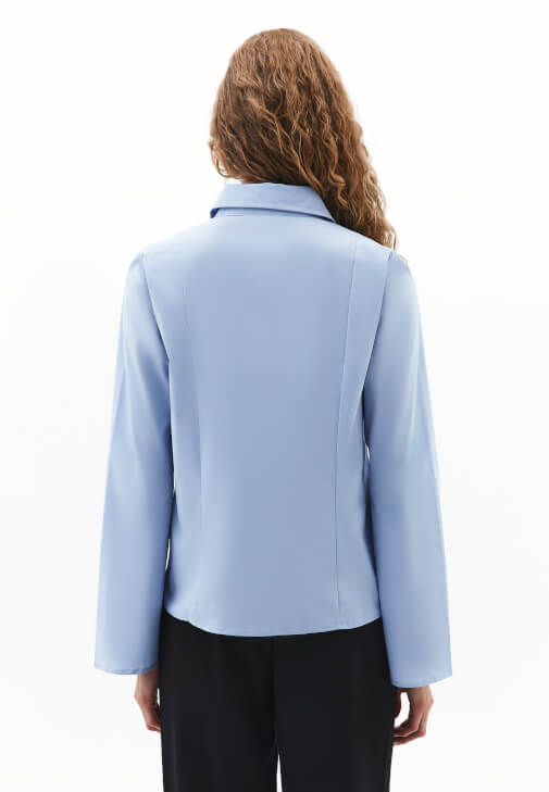 Slim-Fit Gömlek ve Bol Paça Denim Kombini