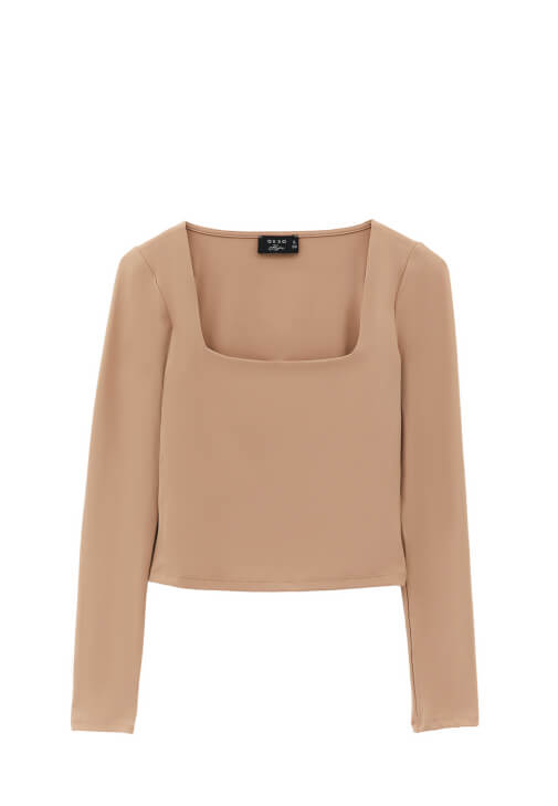 Kare Yaka Tişört ve Denim Pantolon Kombini