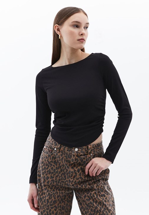  Kayık Yaka Büzgülü Tişört