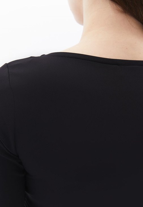 Büzgülü Kayık Yaka Tişört ve Barrel-Fit Pantolon Kombini