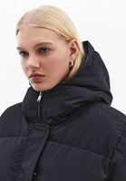 Bayan Siyah Kapitone Detaylı Puf Mont