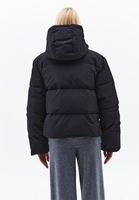 Bayan Siyah Kapitone Detaylı Puf Mont