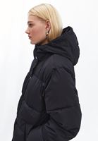 Bayan Siyah Kapitone Detaylı Puf Mont