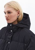 Bayan Siyah Kapitone Detaylı Puf Mont