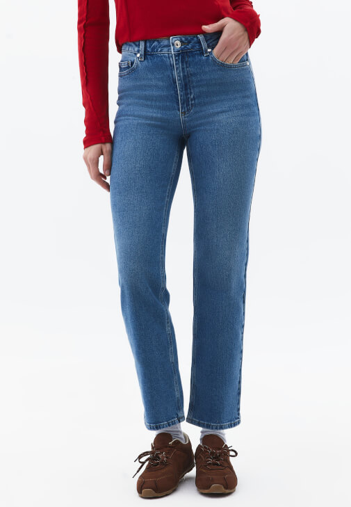 Straight-Fit Pantolon ve Pileli Gömlek Kombini