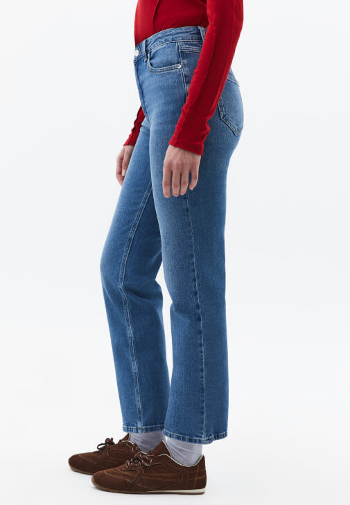 Straight-Fit Pantolon ve Pileli Gömlek Kombini