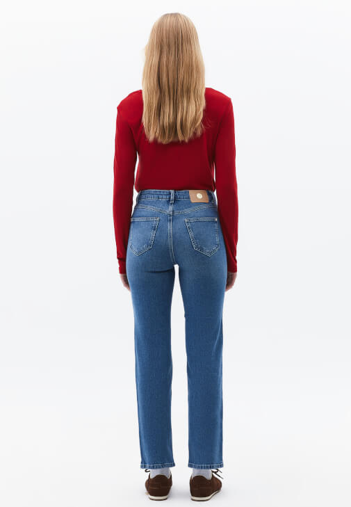 Straight-Fit Pantolon ve Pileli Gömlek Kombini