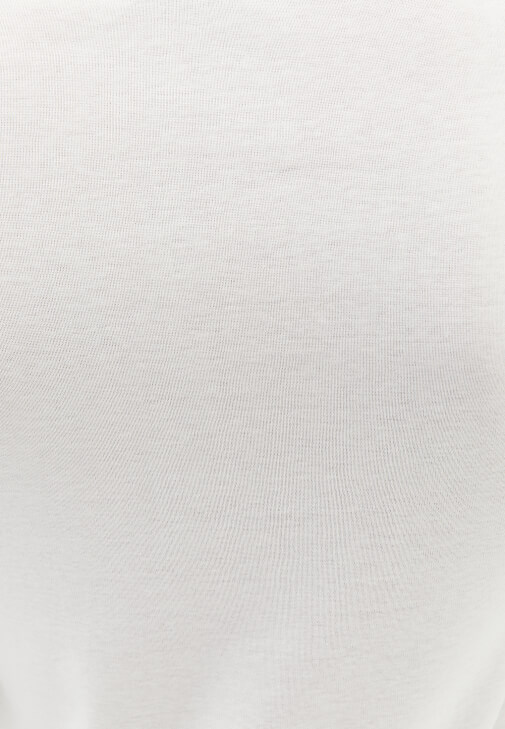 Bot Yaka Pamuklu Tişört ve Denim Pantolon Kombini