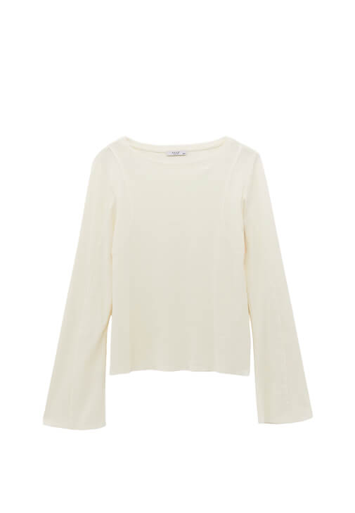 Bot Yaka Pamuklu Tişört ve Denim Pantolon Kombini